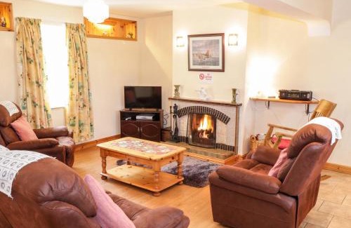 Louisburgh Maison | At the Crossroads