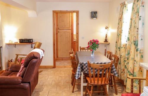 Louisburgh Maison | At the Crossroads