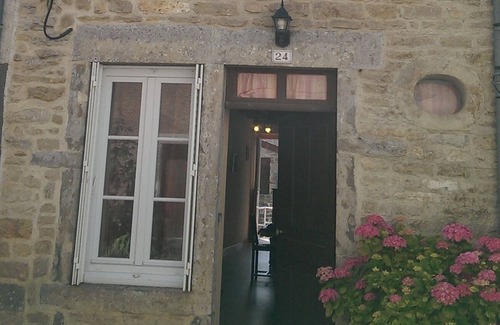 Cormot-le-Grand Maison | Maison de caractère, au pied des falaises et chemins de grandes randonnées.