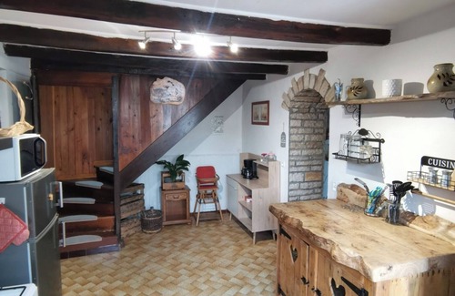 Cunfin Maison | Au pied du vignoble Champenois maison située entre vignes et forêt Champenoise