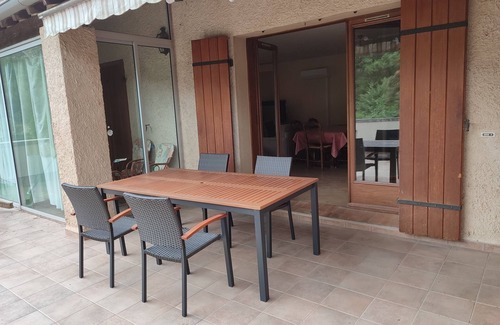 Maubec Maison | Au pied du Luberon, belle maison avec piscine.