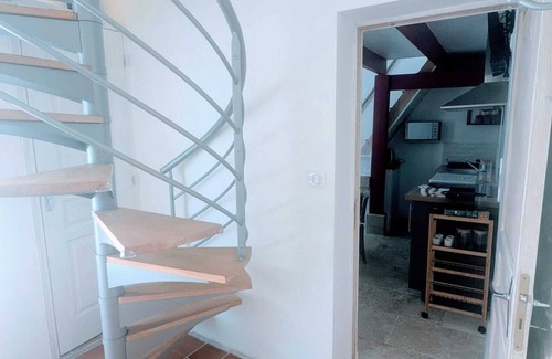 Lauzerte Appartement | Aux pieds de la cité médiévale de Lauzerte.Appartement tout confort avec piscine