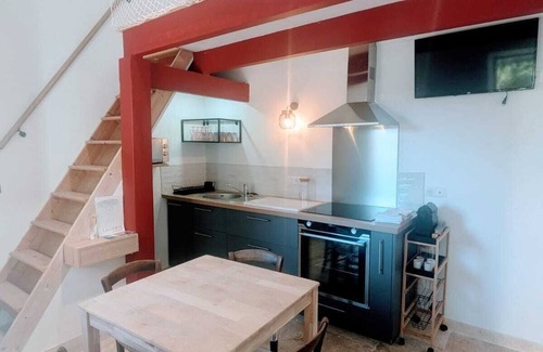 Lauzerte Appartement | Aux pieds de la cité médiévale de Lauzerte.Appartement tout confort avec piscine