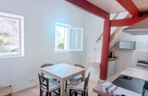 Lauzerte Appartement | Aux pieds de la cité médiévale de Lauzerte.Appartement tout confort avec piscine