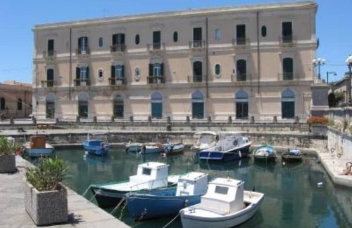 Santa Lucia Appartement | Aux portes de Ortigia, appartement dans immeuble historique