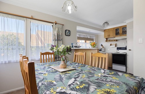 Mount Maunganui Cottage | Sur le mont - Mt Maunganui Holiday Home