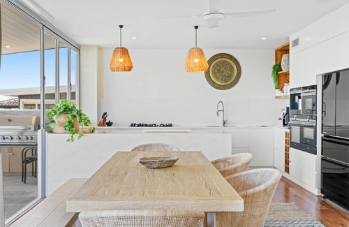 East Ballina Maison | At Whale View - Luxurious home overlooking Shaws Bay