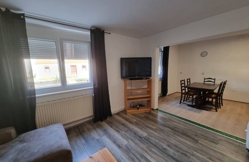 Hochleithen Appartement | ONE Self-Check-In, 3km freeway