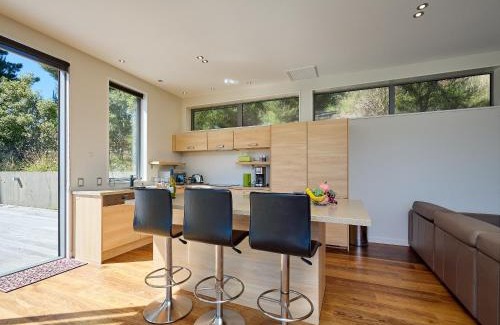 Kaikoura Maison | Ata Rangi Lodge - Kaikoura Holiday Home