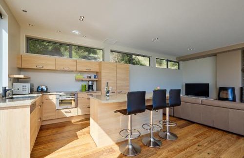 Kaikoura Maison | Ata Rangi Lodge - Kaikoura Holiday Home