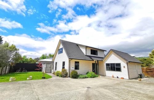 Paraparaumu Maison | Atarau Grove Holiday House