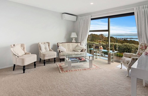 Atawhai Maison | Atawhai Waterfront Views - Nelson Holiday Unit
