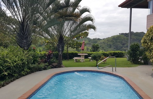 Atenas Maison | Atenas: isolé, sécurisé, magnifique vue sur la montagne, piscine!