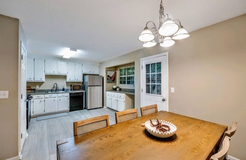 Acworth Maison | ATH - Comfortable 4BR Home for Extended Stay (rem)