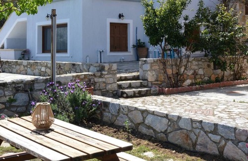 Pella Region Appartement | Athena Charming apt with stunning view!