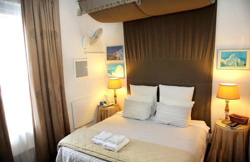 Caledon Maison | Athenian Villa