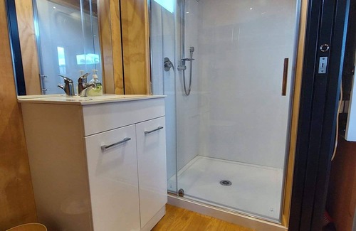 Athenree Appartement | Athenree Haven: Peaceful new studio on nature's doorstep!