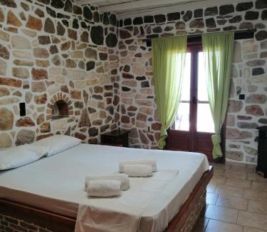 Melissopetra Appartement | Athina EcoFarm