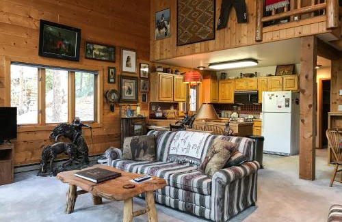 Almont Maison | Atkins Cabin