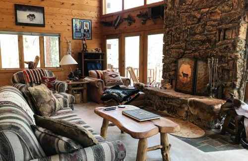 Almont Maison | Atkins Cabin
