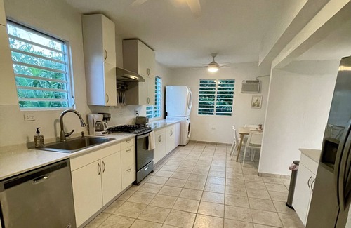 Jarealito Maison | Atlantic Beach House w/Ocean View Hottub on Quiet Beach, king beds, fast WiFi