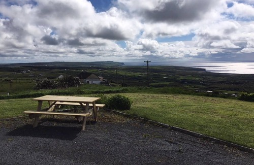 Lisdoonvarna Cottage | Atlantic Rose Cottage - a bungalow that sleeps 5 guests in 3 bedrooms