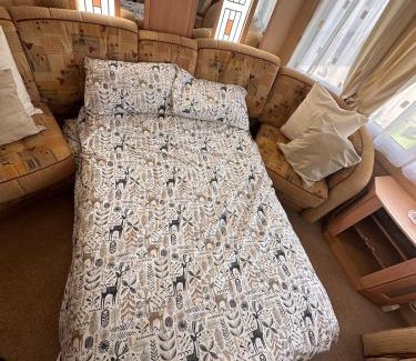 Glasgow Appartement | Atlas 2 Bedroom Caravan - Located in Uddingston, Glasgow at Maryville Caravan Site