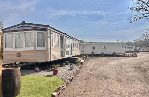 Glasgow Appartement | Atlas 2 Bedroom Caravan - Located in Uddingston, Glasgow at Maryville Caravan Site