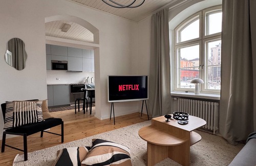 Kallio Appartement | Atmospheric Corner Apt in Hip Area Near Everything