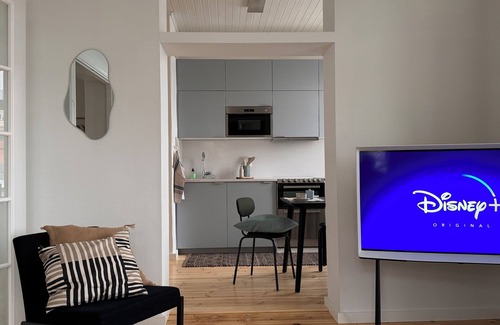 Kallio Appartement | Atmospheric Corner Apt in Hip Area Near Everything
