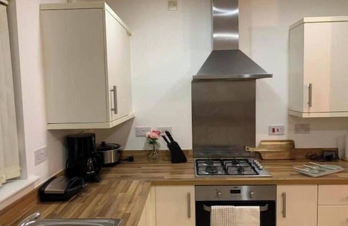 Thames Maison | Atom, Large 4/5 Bed House, Sleeps 12,Garden,London