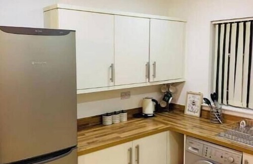 Thames Maison | Atom, Large 4/5 Bed House, Sleeps 12,Garden,London