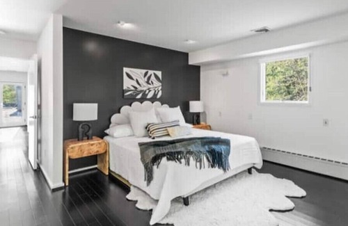 Montgomery Appartement | Atrium on the Brook