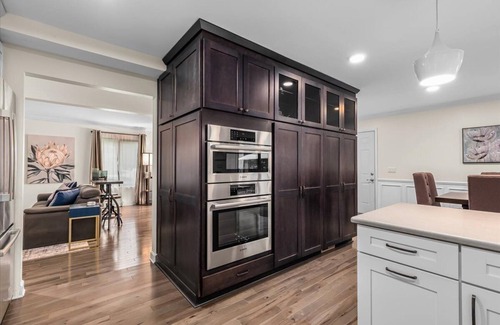 Farmington Hills Maison | Attainable Convenient Serenity in South East Michigan West Suburbs