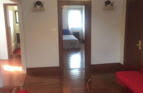 Newark Maison | ATTIC APT 1 BED WALK THOUGH HOUSE UP
