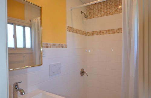 Newark Maison | ATTIC APT 1 BED WALK THOUGH HOUSE UP
