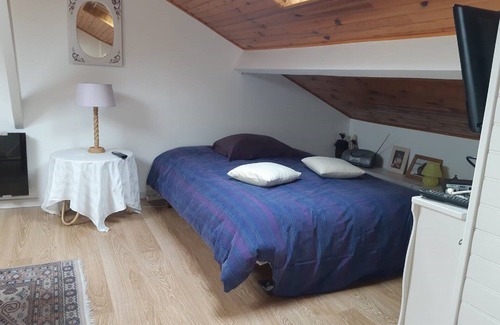 Le Grand-Lemps Maison | Chambre sous les toits
