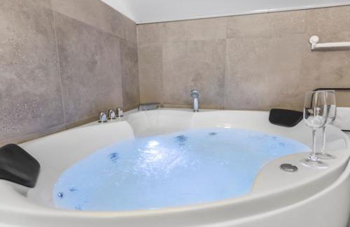 Chandolin-près-Savièse Appartement | Attique rénové avec jacuzzi 6 pers à Savièse
