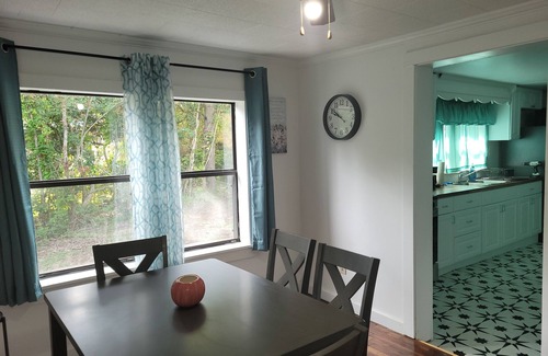 Grove Hill Maison | Attractive 2-bedroom, 1 & 1/2 bathroom house in Grove Hill w/WiFi and AC