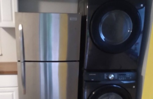 Grove Hill Maison | Attractive 2-bedroom, 1 & 1/2 bathroom house in Grove Hill w/WiFi and AC