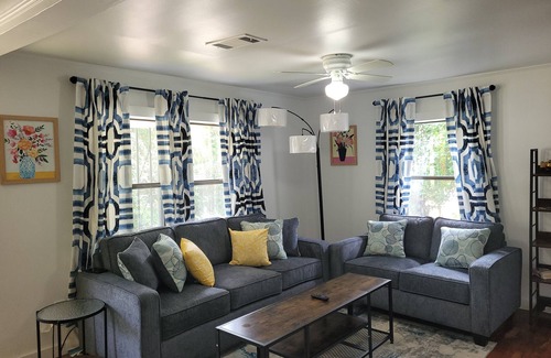 Grove Hill Maison | Attractive 2-bedroom, 1 & 1/2 bathroom house in Grove Hill w/WiFi and AC