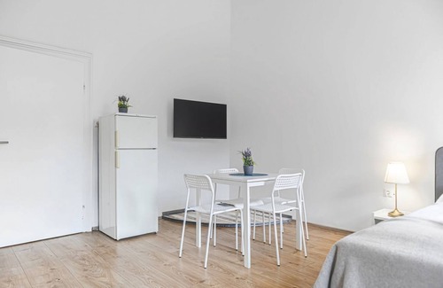 Wahring Appartement | Attractive 2 BR Apt. near Vienna AKH Ideal for All