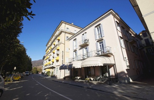 Verbania Appartement | Joli appartement dans un palais du 17ème siècle. C. Droit sur le lac