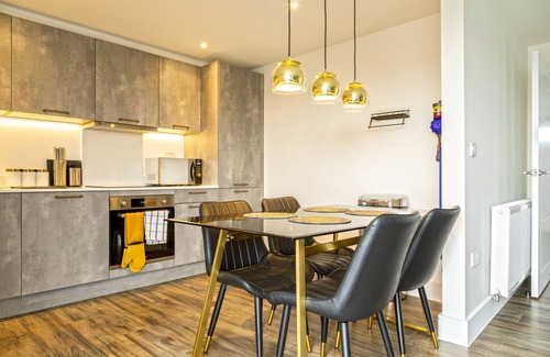Havering Appartement | Attractive Cosy 2 Bedroom Penthouse with free Parking inside Romford Centre