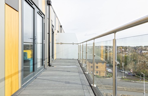 Havering Appartement | Attractive Cosy 2 Bedroom Penthouse with free Parking inside Romford Centre
