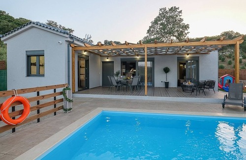 Monopari Villa | Attractive Single Storey Villa - A/C, Private Pool in a Peaceful Countryside Setting Near Armenoi