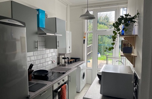 Birmingham Appartement | Attractive Spacious Self Contained Apartment 2.8 Miles from Birmingham City Cen