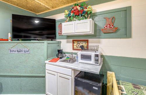 Matewan Appartement | ATV Escape Near Hatfield-McCoy Trails in Matewan!