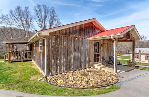 Duff Maison | Mountain Escape: Firepit, Trails & Scenic Views