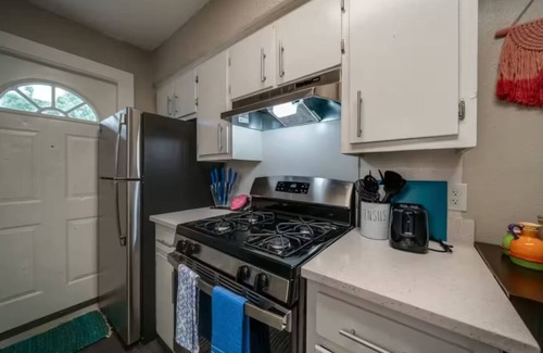 South Manchaca Appartement | ATX Casa Feliz Bnb ~ Near SoCo Nest and Westgate